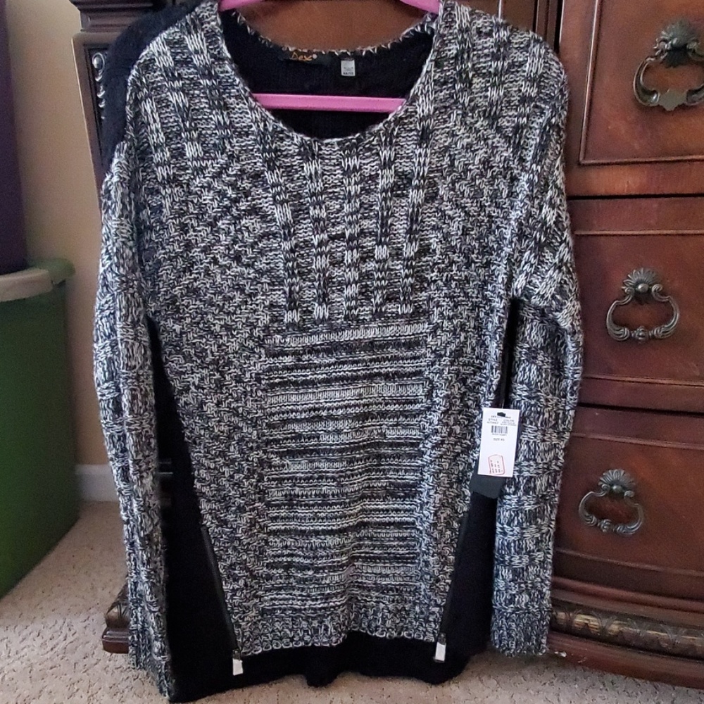DEX sweater NWT